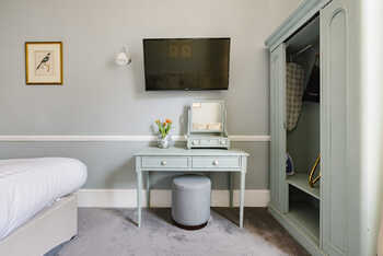 Spacious and Stylish Rooms at The Abbey London