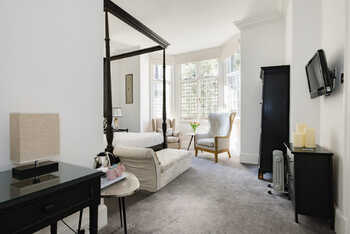 Luxury Suites with Modern Amenities at The Abbey London